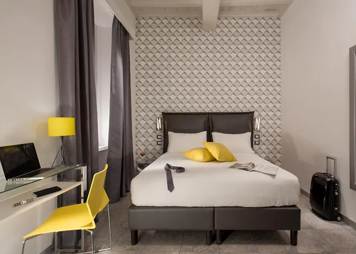 Gcf Luxury Suites, Guest House